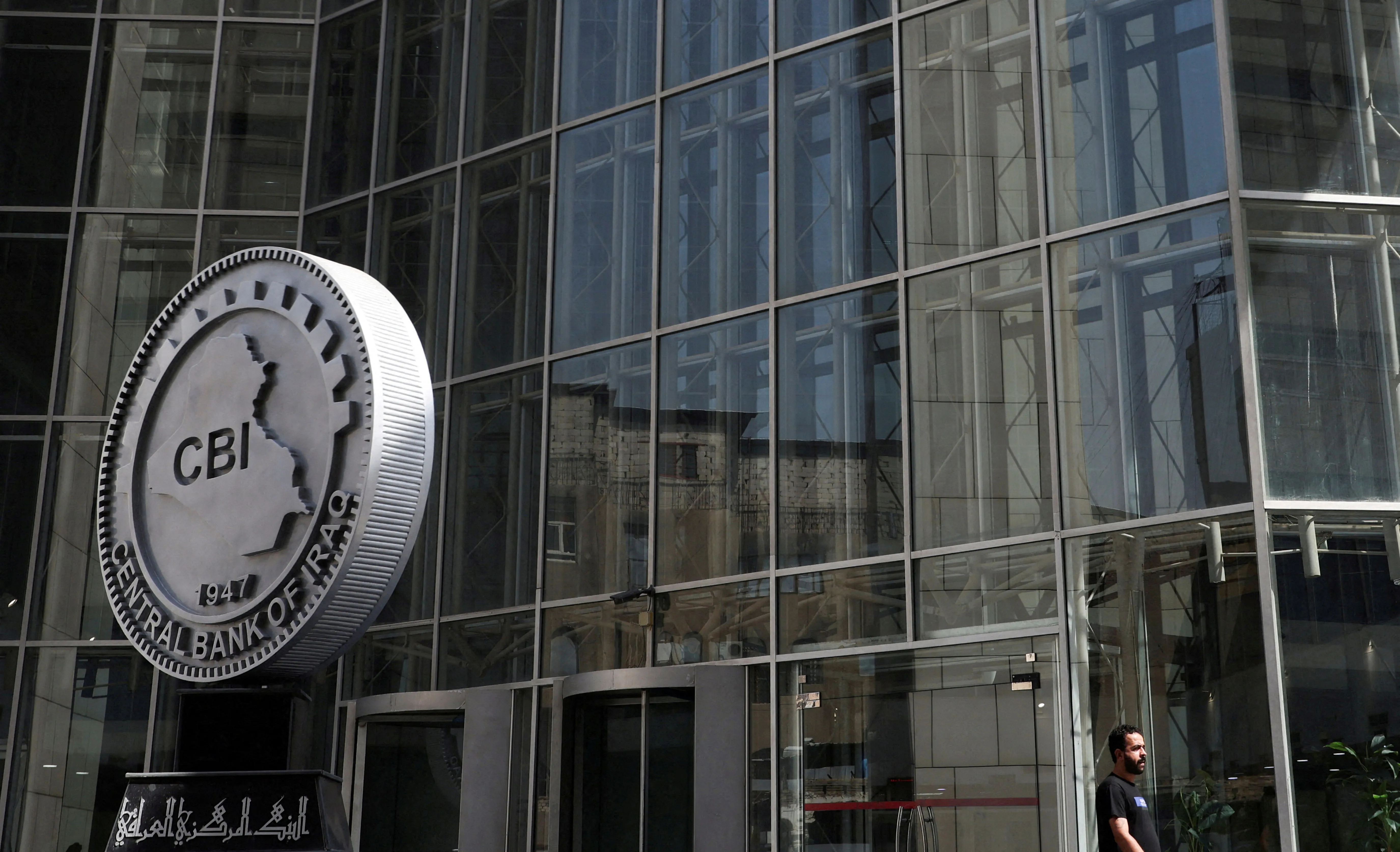 Iraq bans 8 local banks from US dollar transactions | Reuters