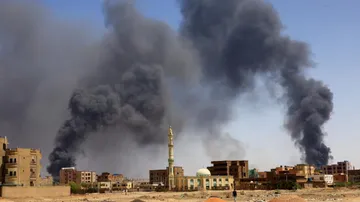 202305afr_sudan_khartoum_aerial_bombardment