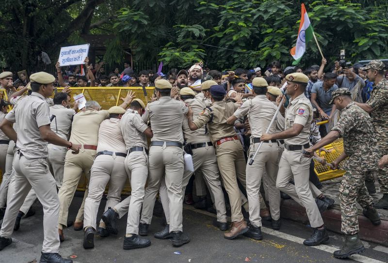 As Videos of Lathicharge Emerge, Delhi Police Claims Protest Being Handled  Professionally - The Wire
