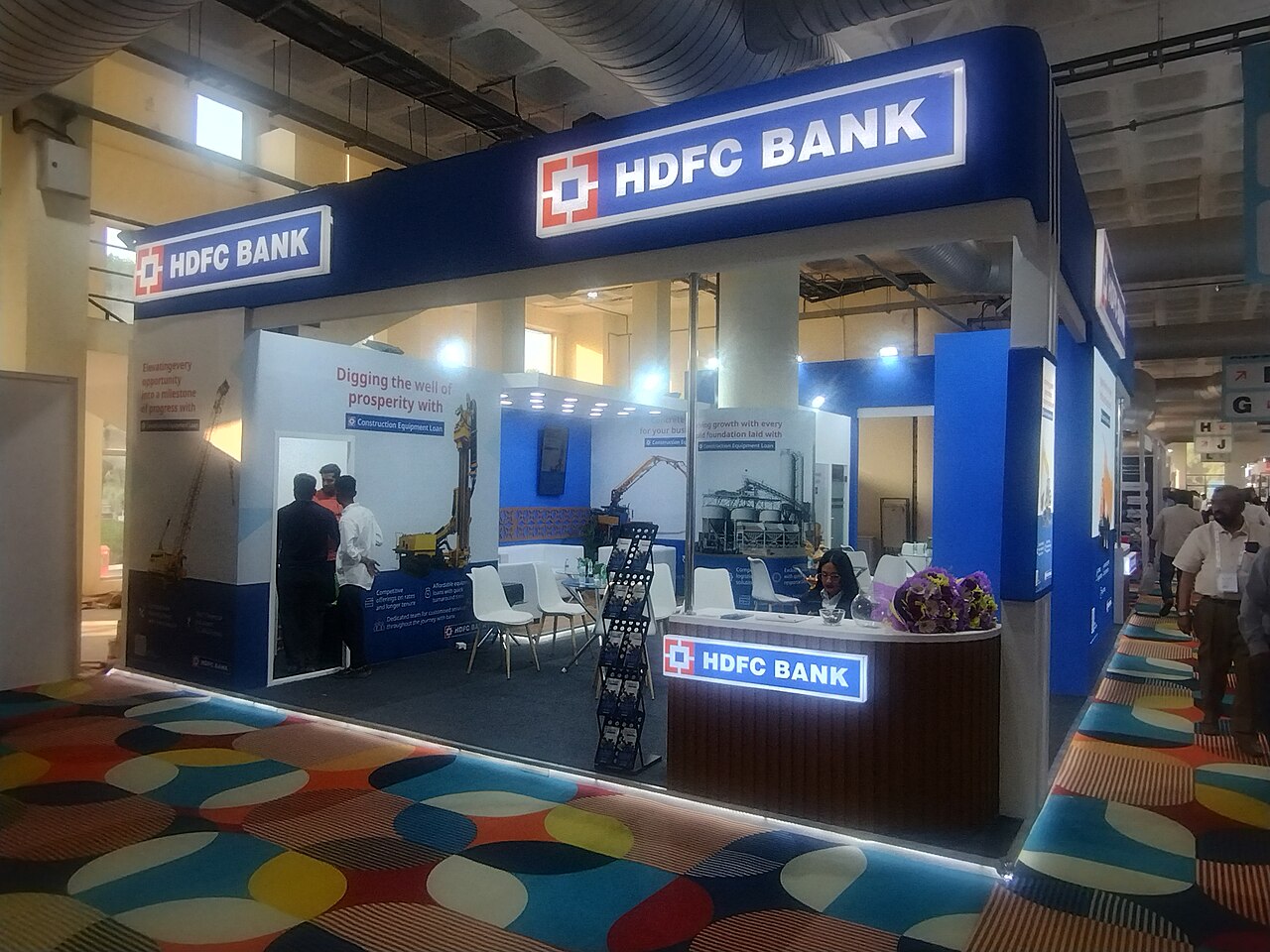 The Government's Own Insurer Wants a Bigger Slice of India's Largest Private Bank