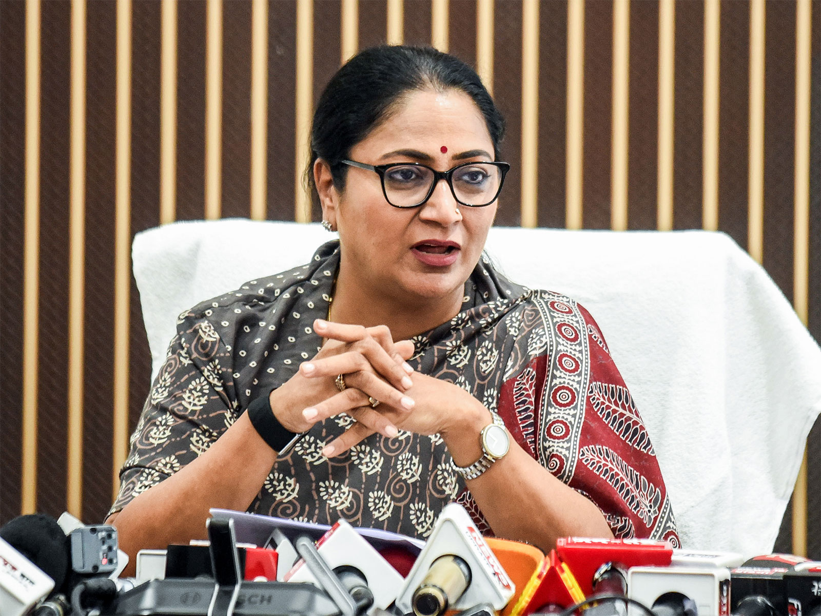 Delhi CM Rekha Gupta pays tribute to victims of Malviya Nagar Fire ...