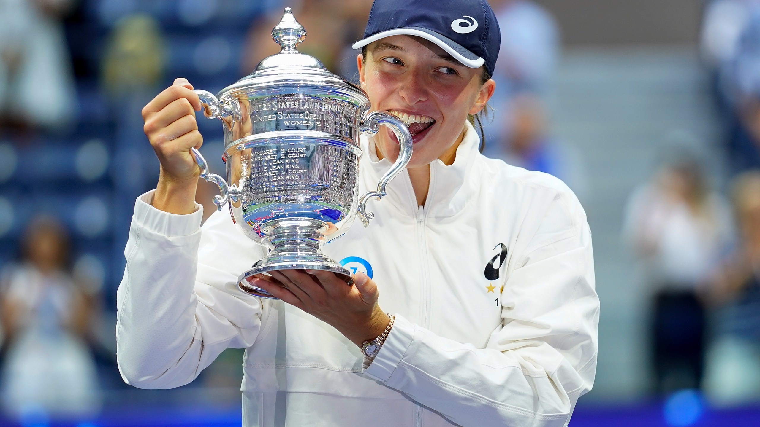 Iga Swiatek is No. 1 and owns 4 Grand Slam titles at age 22. Can she ...